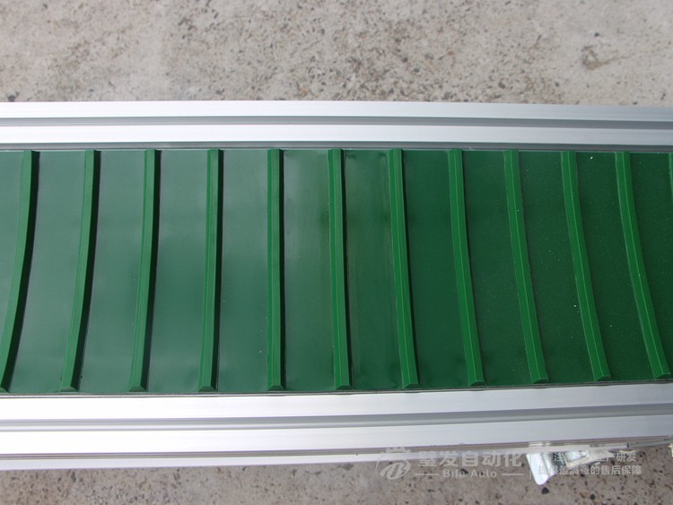 皮帶面加橫向?qū)l小型皮帶輸送機(jī) 皮帶面加橫向?qū)l小型皮帶輸送機(jī)