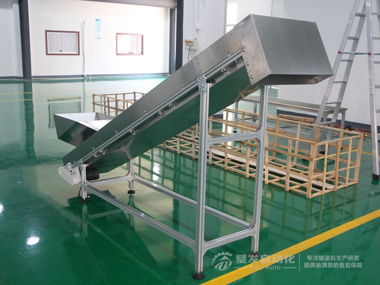 帶不銹鋼護(hù)罩裙邊擋板爬坡輸送機 帶不銹鋼護(hù)罩裙邊擋板爬坡輸送機