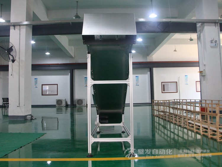 帶不銹鋼護(hù)罩裙邊擋板爬坡輸送機 帶不銹鋼護(hù)罩裙邊擋板爬坡輸送機