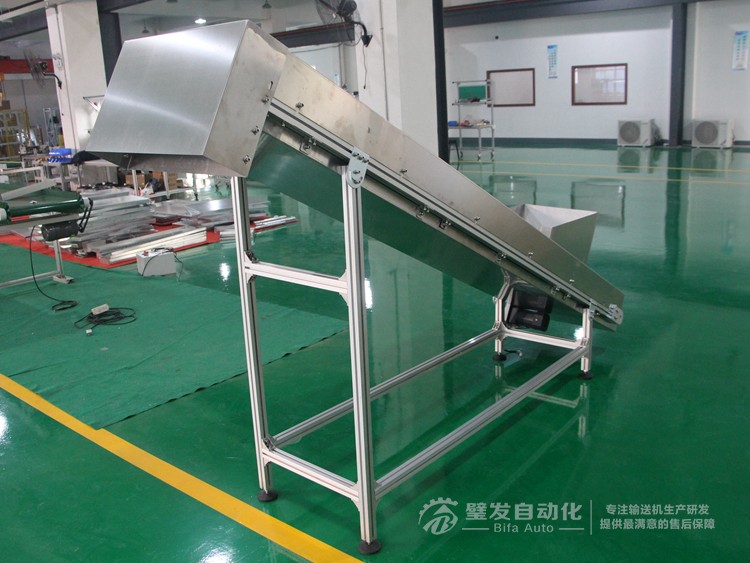 帶不銹鋼護(hù)罩裙邊擋板爬坡輸送機 帶不銹鋼護(hù)罩裙邊擋板爬坡輸送機