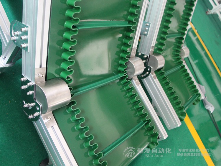 低端帶平臺裙邊擋板小型爬坡輸送機 低端帶平臺裙邊擋板小型爬坡輸送機