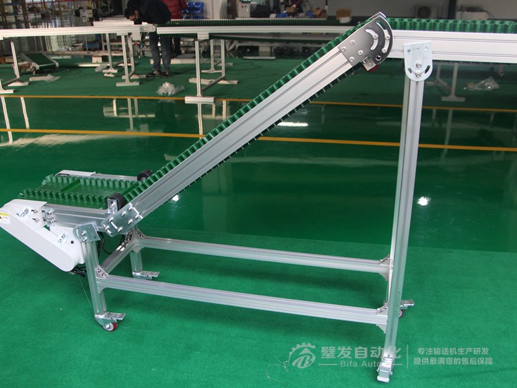 小型Z字型裙邊擋板爬坡輸送機