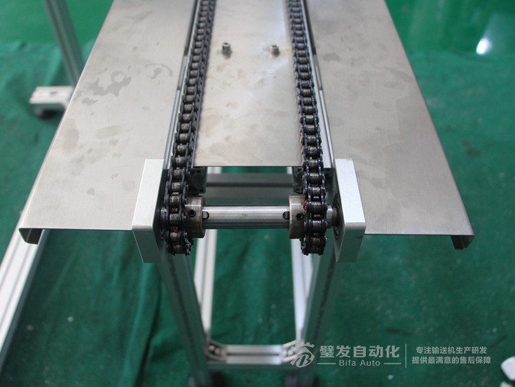 兩側(cè)加工作臺非標鏈條輸送機