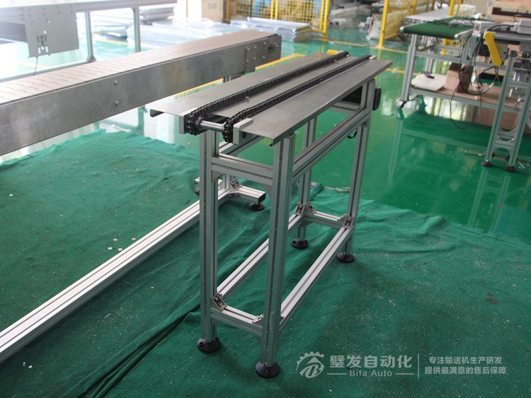 兩側(cè)加工作臺非標鏈條輸送機